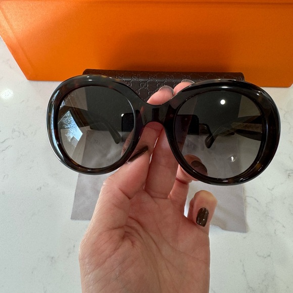 Gucci Round Havana Oversized Sunglasses - Picture 3 of 7
